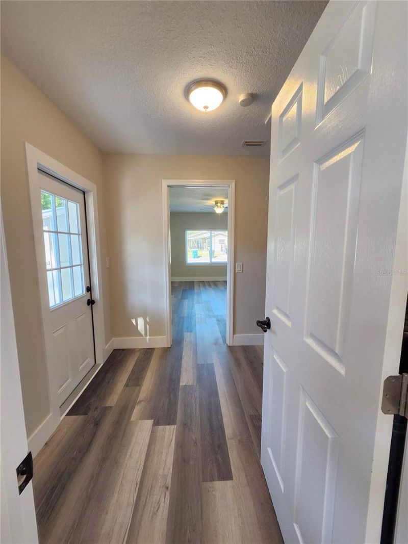 1818 Shore Acres Boulevard Ne, Saint Petersburg, FL 33703 Photo