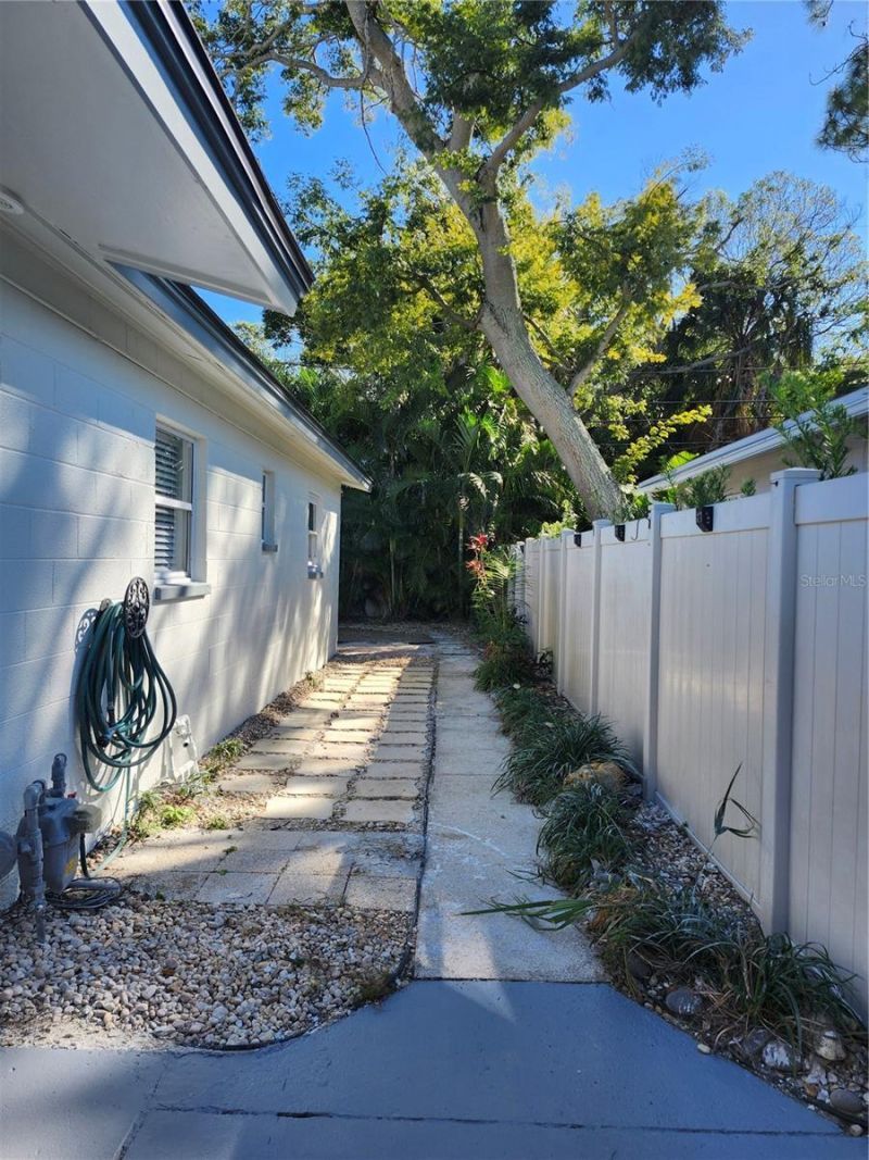 1818 Shore Acres Boulevard Ne, Saint Petersburg, FL 33703 Photo