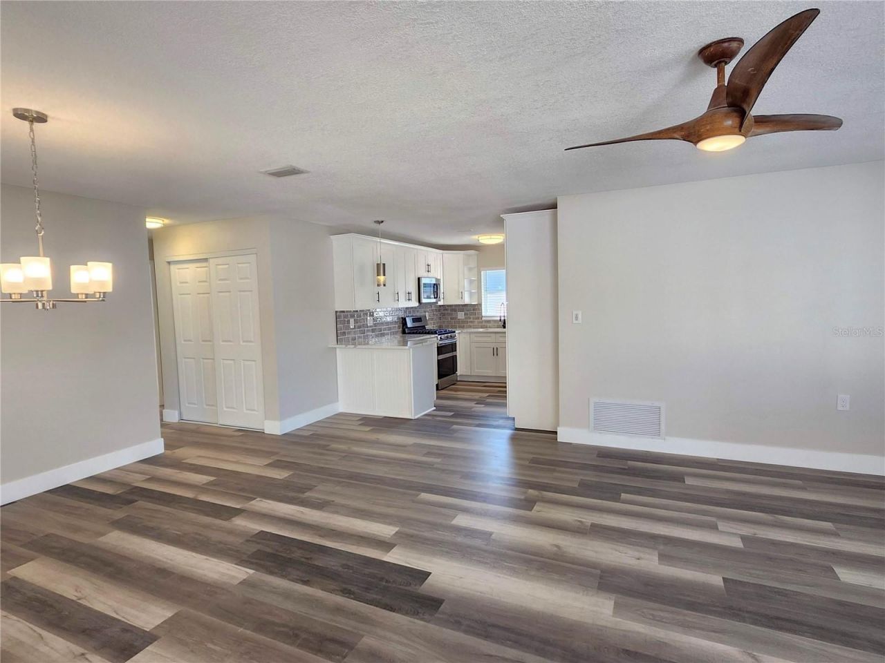 1818 Shore Acres Boulevard Ne, Saint Petersburg, FL 33703 Photo