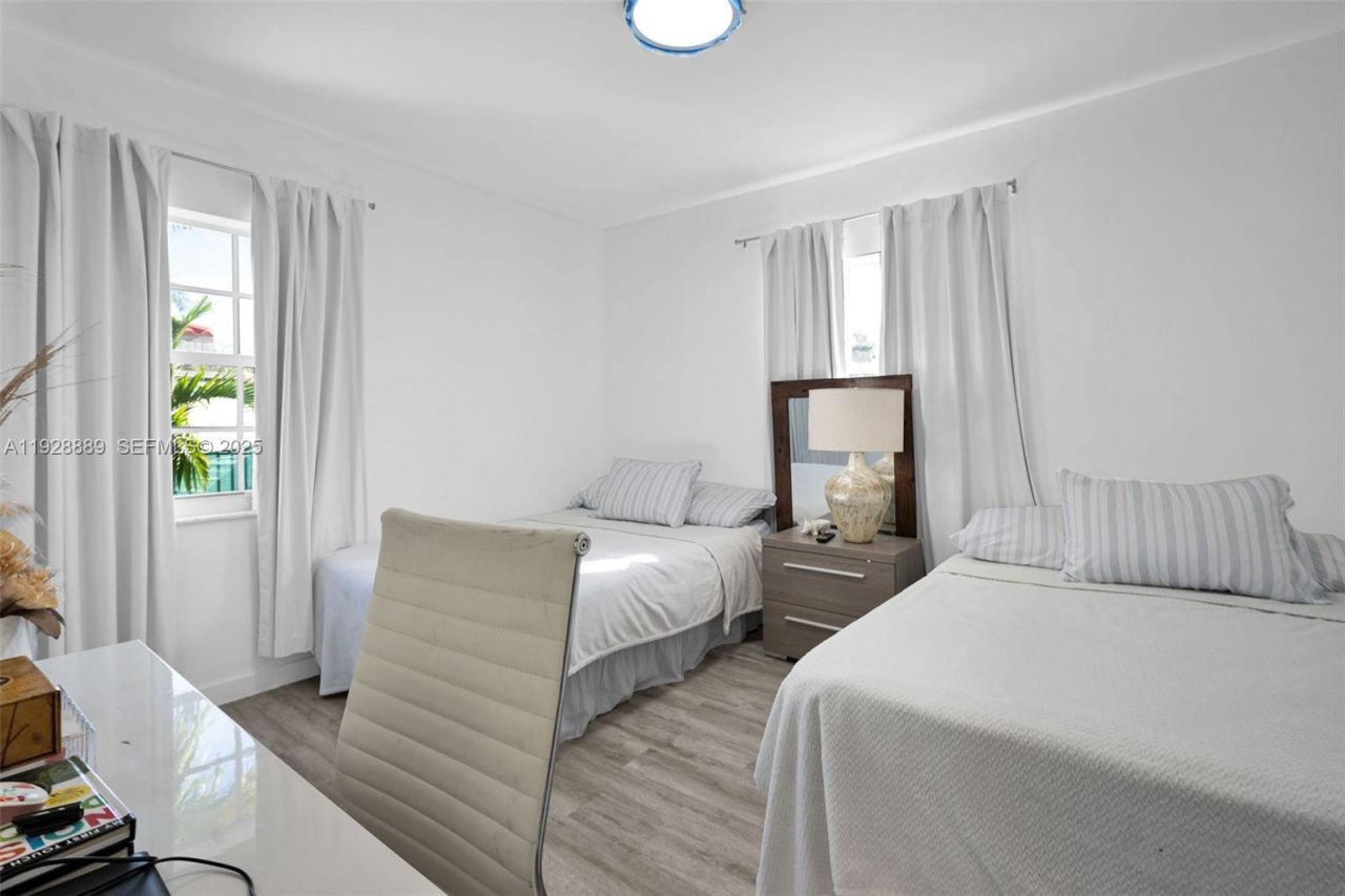 3711 SW 27th Ter, Miami, FL 33134 Photo