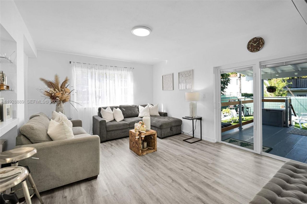 3711 SW 27th Ter, Miami, FL 33134 Photo