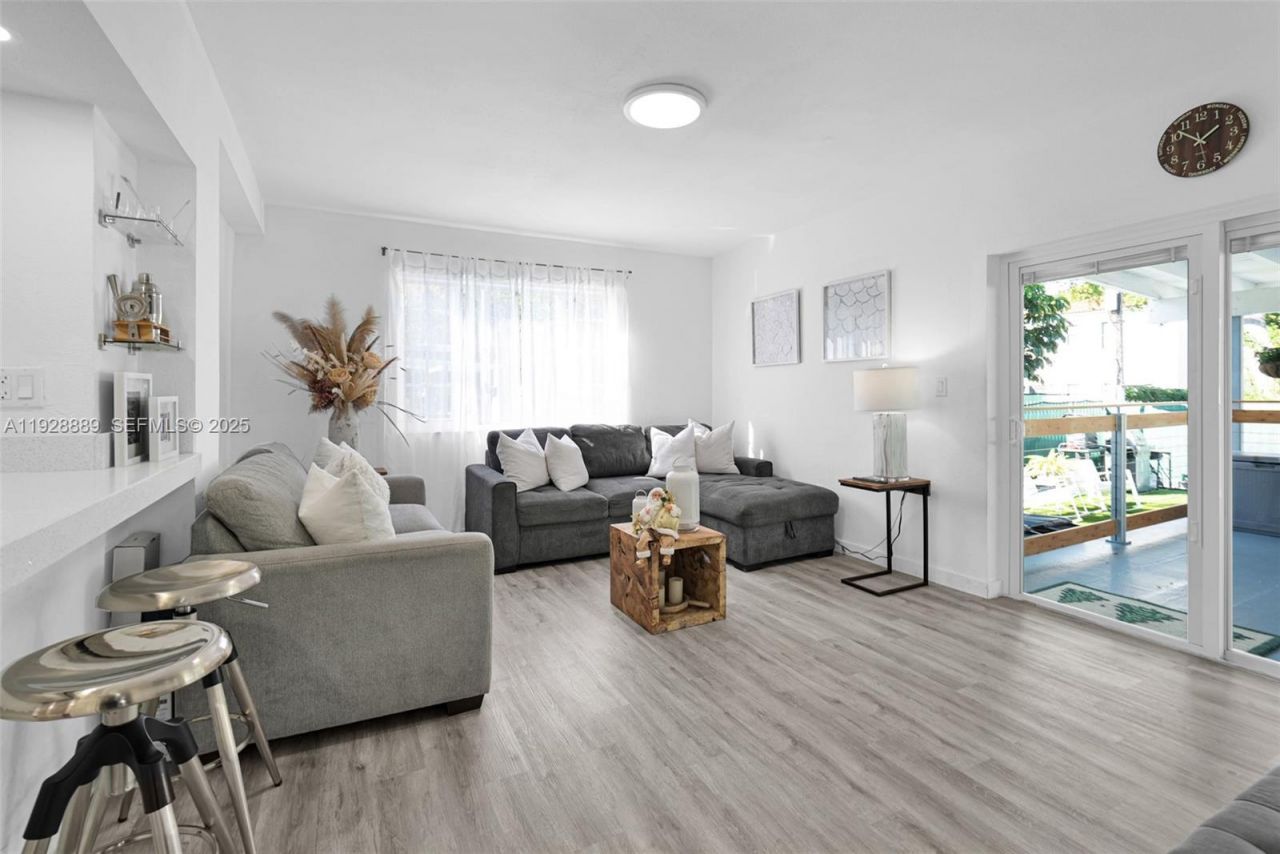 3711 SW 27th Ter, Miami, FL 33134 Photo