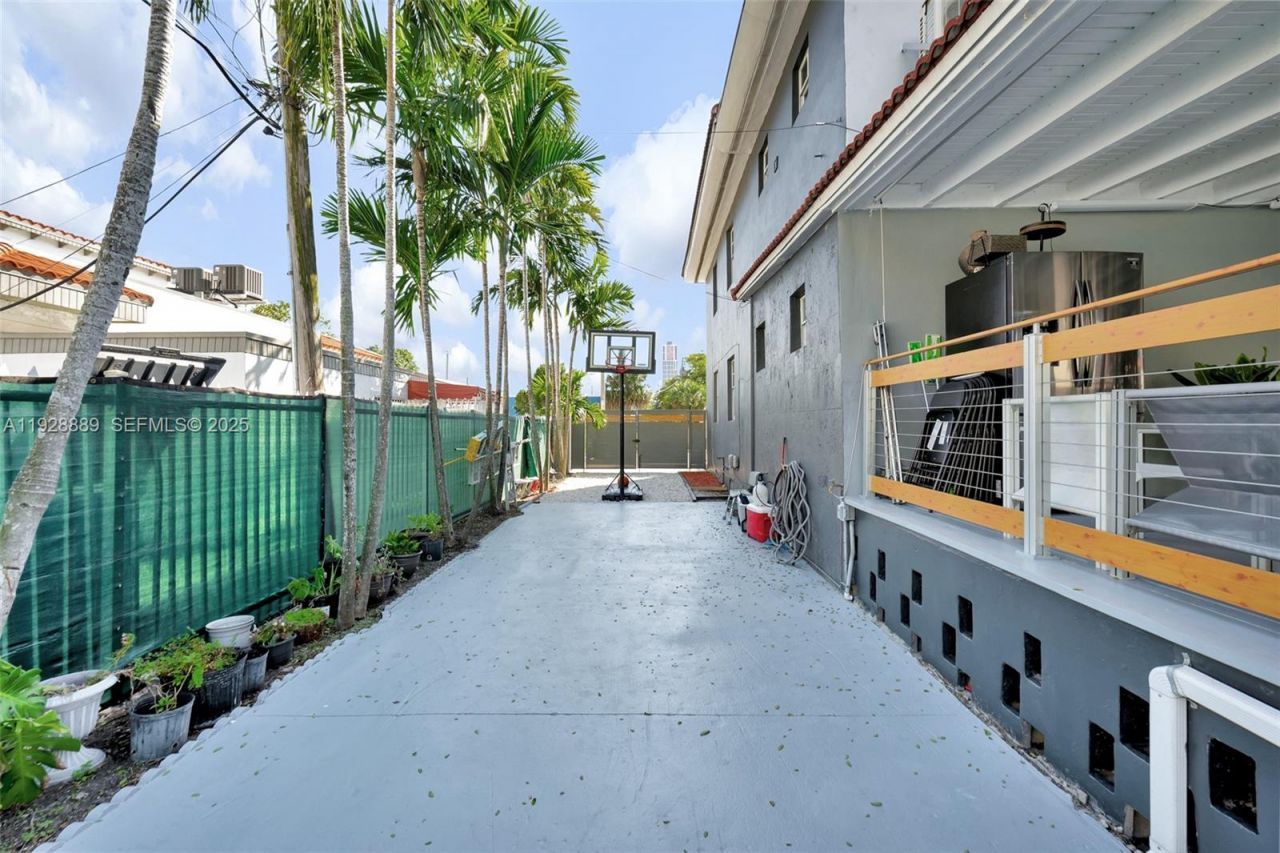 3711 SW 27th Ter, Miami, FL 33134 Photo