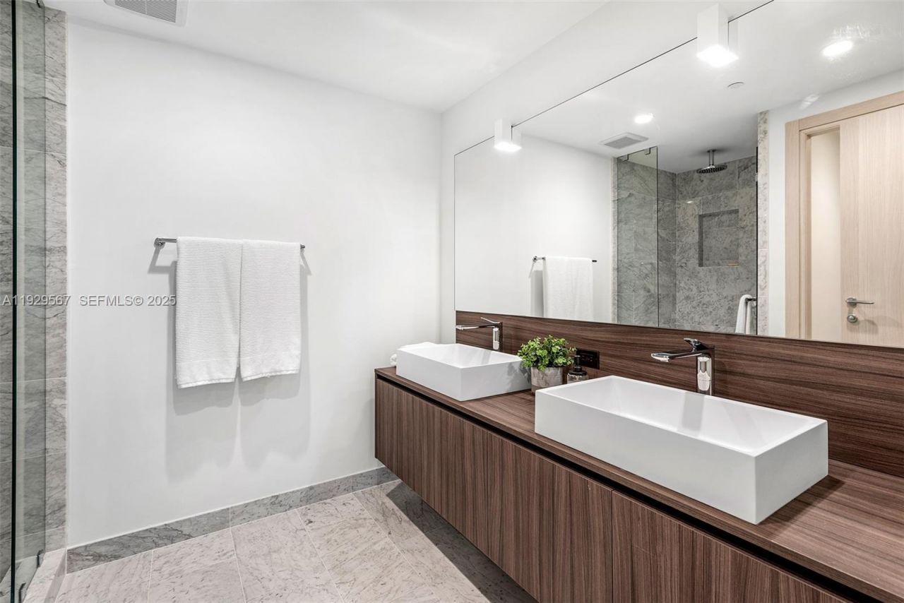 1000 Brickell Plz, Unit 4005, Miami, FL 33131 Photo