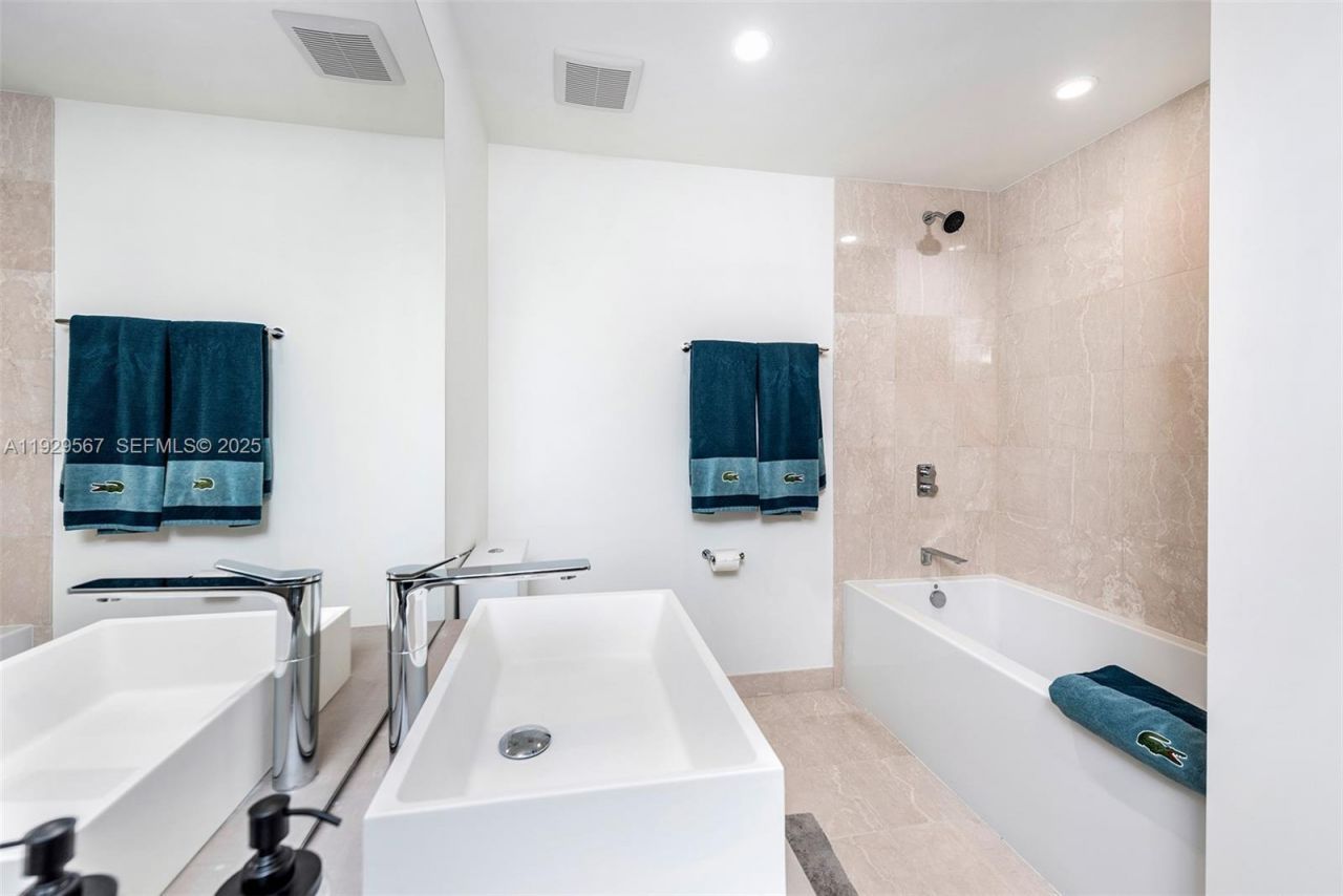 1000 Brickell Plz, Unit 4005, Miami, FL 33131 Photo