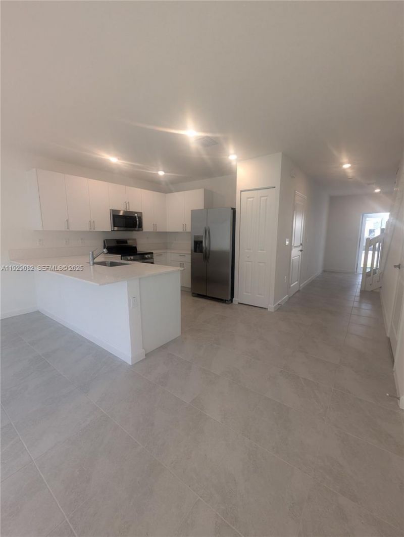 5180 SW 37th St, Unit 5180, Pembroke Park, FL 33023 Photo