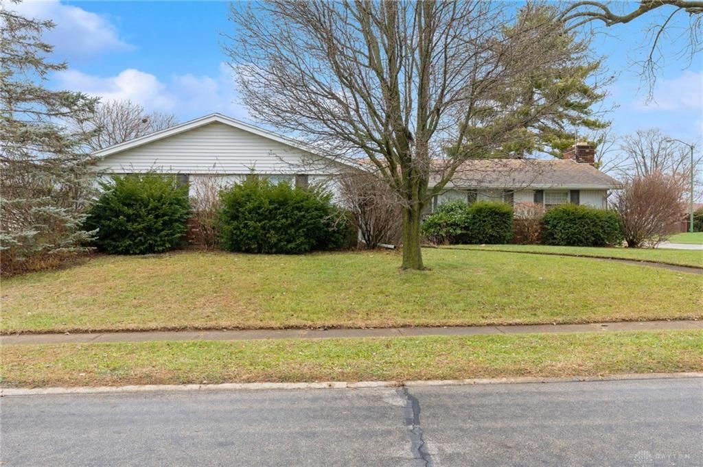 1379 Honeysuckle Drive, Fairborn, OH 45324 Main Photo