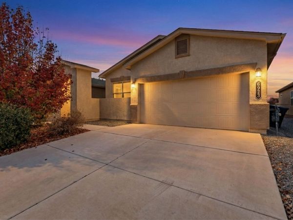 6923 Silver Moon Road NW, Albuquerque, NM 87114