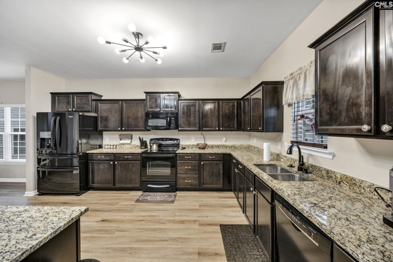 461 Edenhall Drive Photo 11