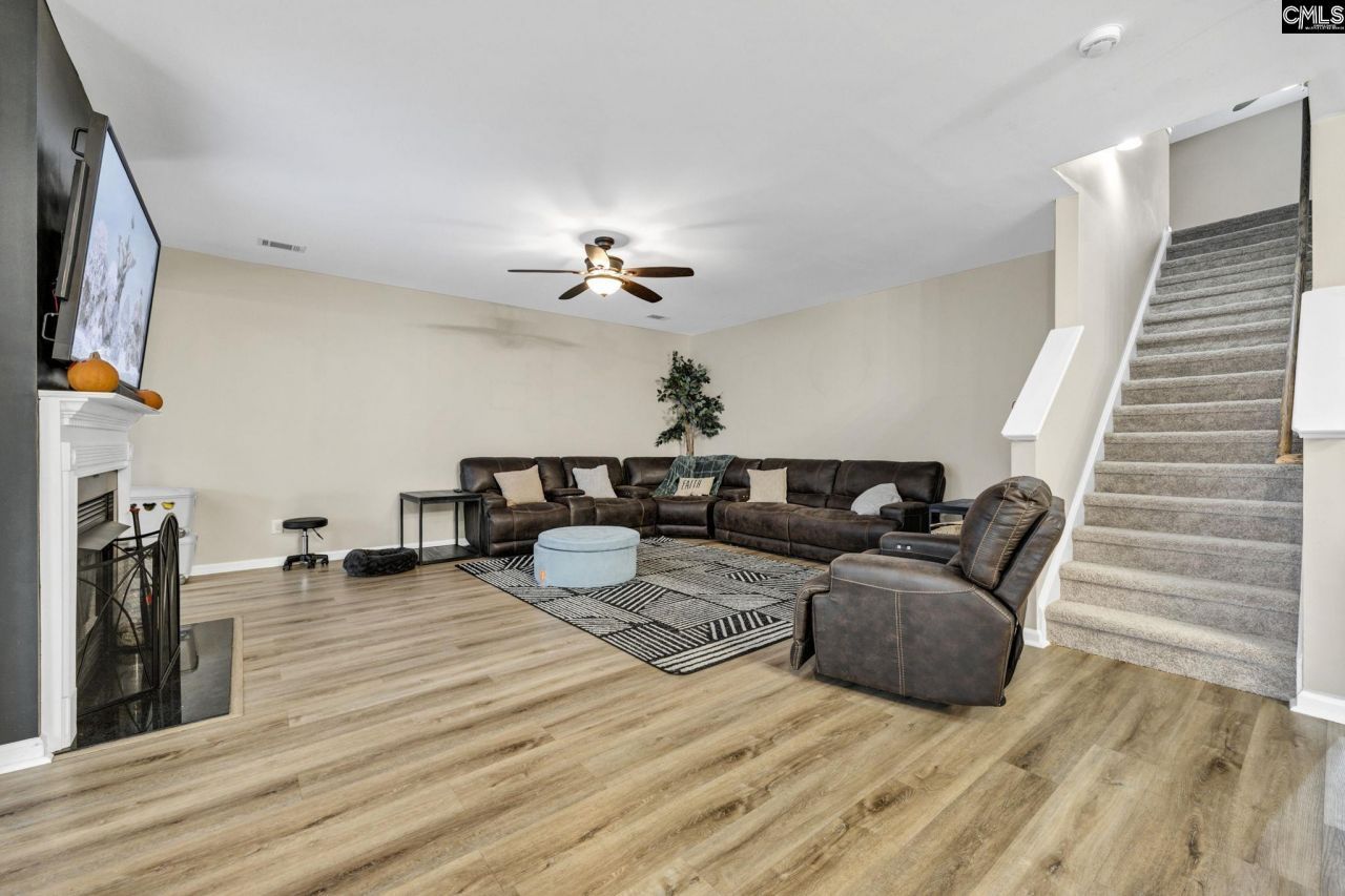 461 Edenhall Drive Photo 16