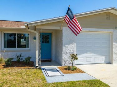 5041 BAY BOULEVARD, PORT RICHEY, FL 34668