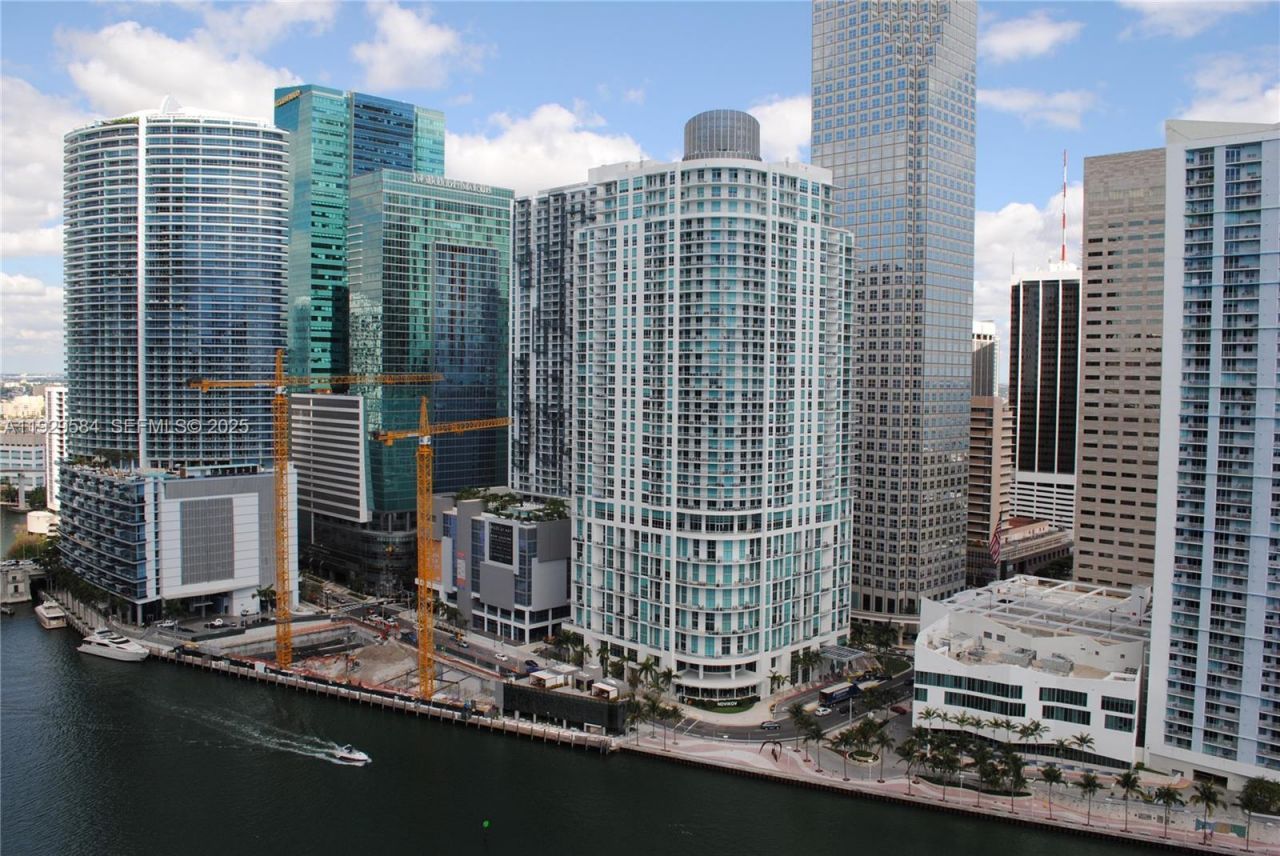 900 Brickell Key Blvd, Unit 1602, Miami, FL 33131 Photo