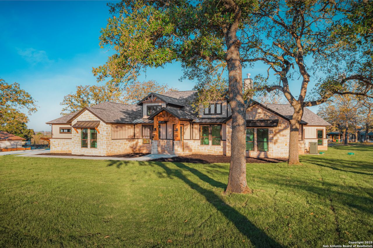 129 Hondo Ridge, La Vernia, TX 78121 Main Photo