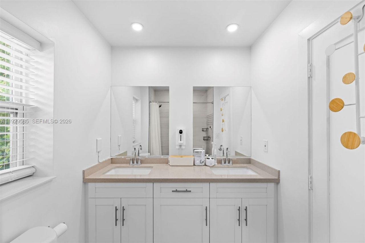 10111 Jamaica Dr, Cutler Bay, FL 33189 Photo