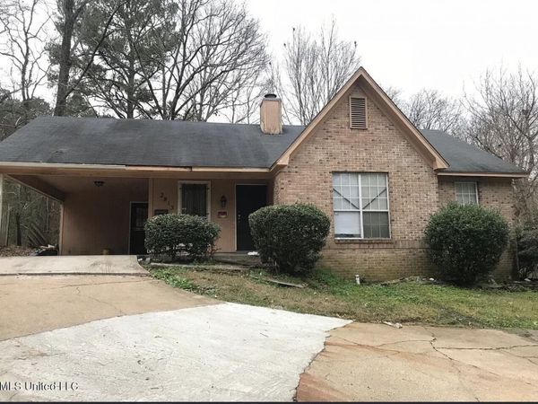 2813 Brookwood Drive, Jackson, MS 39212