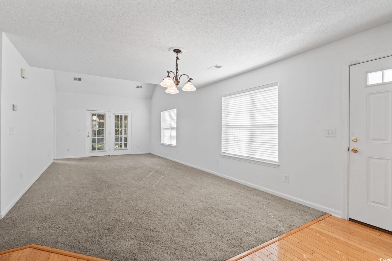 195 Pembroke Ln. Photo 10