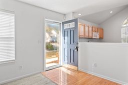 195 Pembroke Ln. photo 4