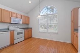 195 Pembroke Ln. photo 4