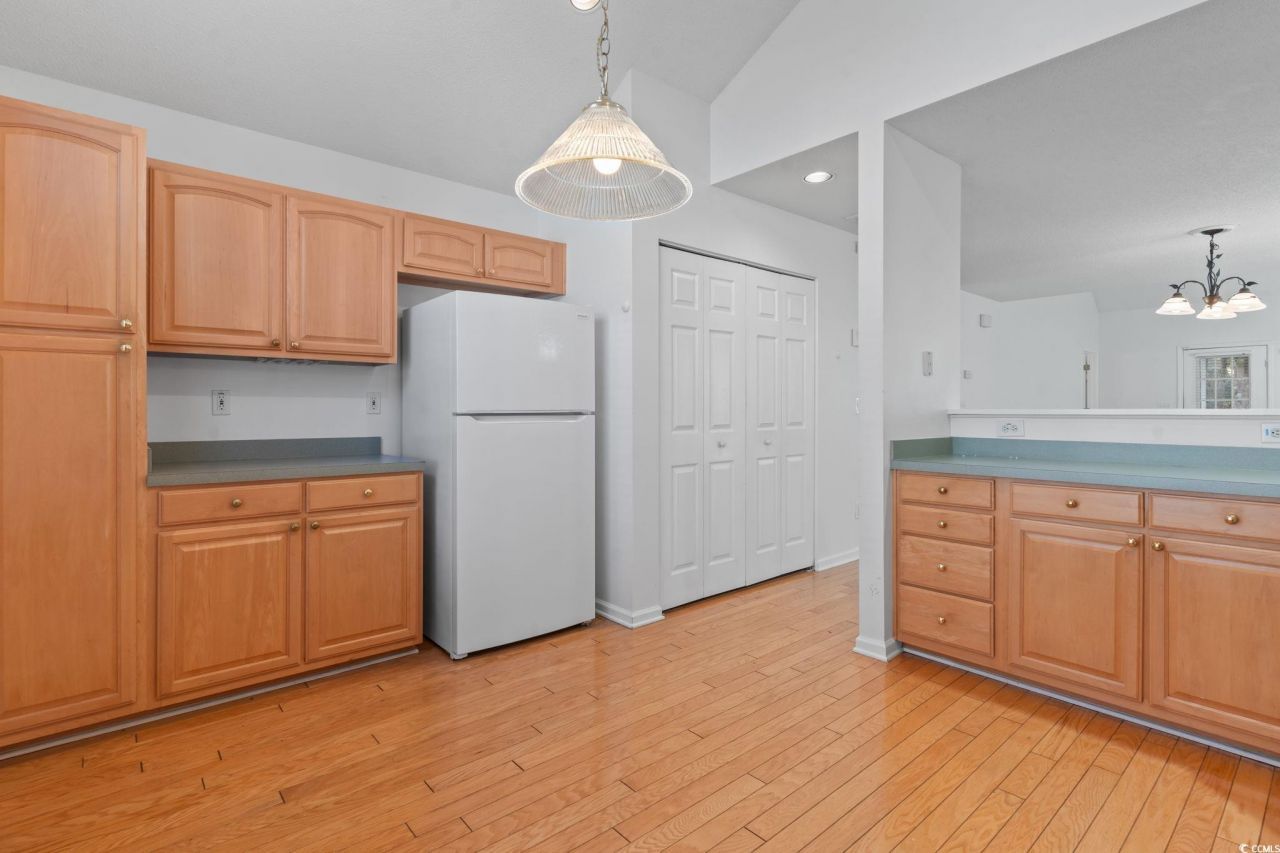 195 Pembroke Ln. Photo 6