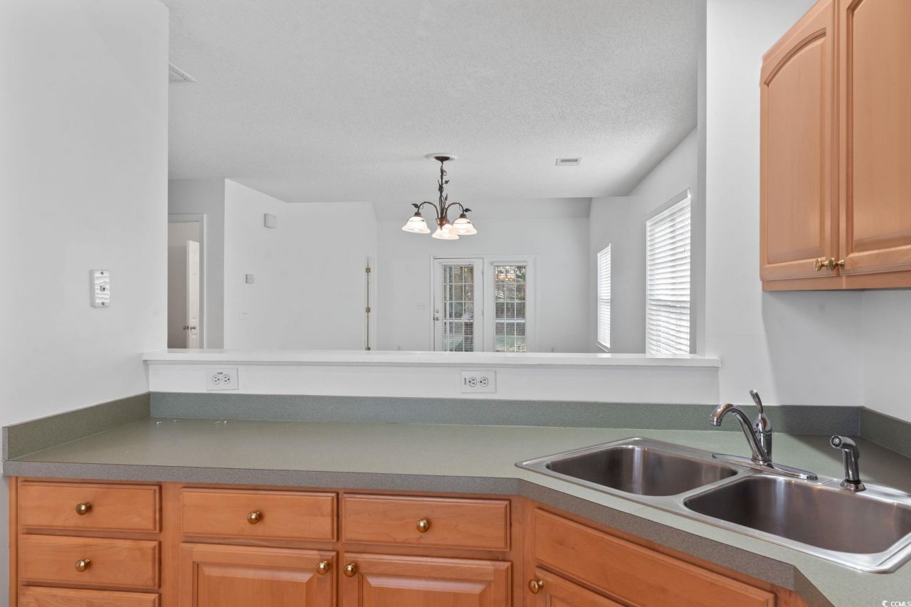 195 Pembroke Ln. Photo 7