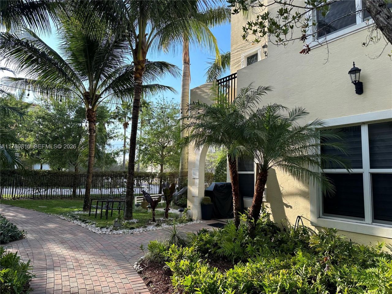 12463 NW 17th Ct, Pembroke Pines, FL 33028 Photo