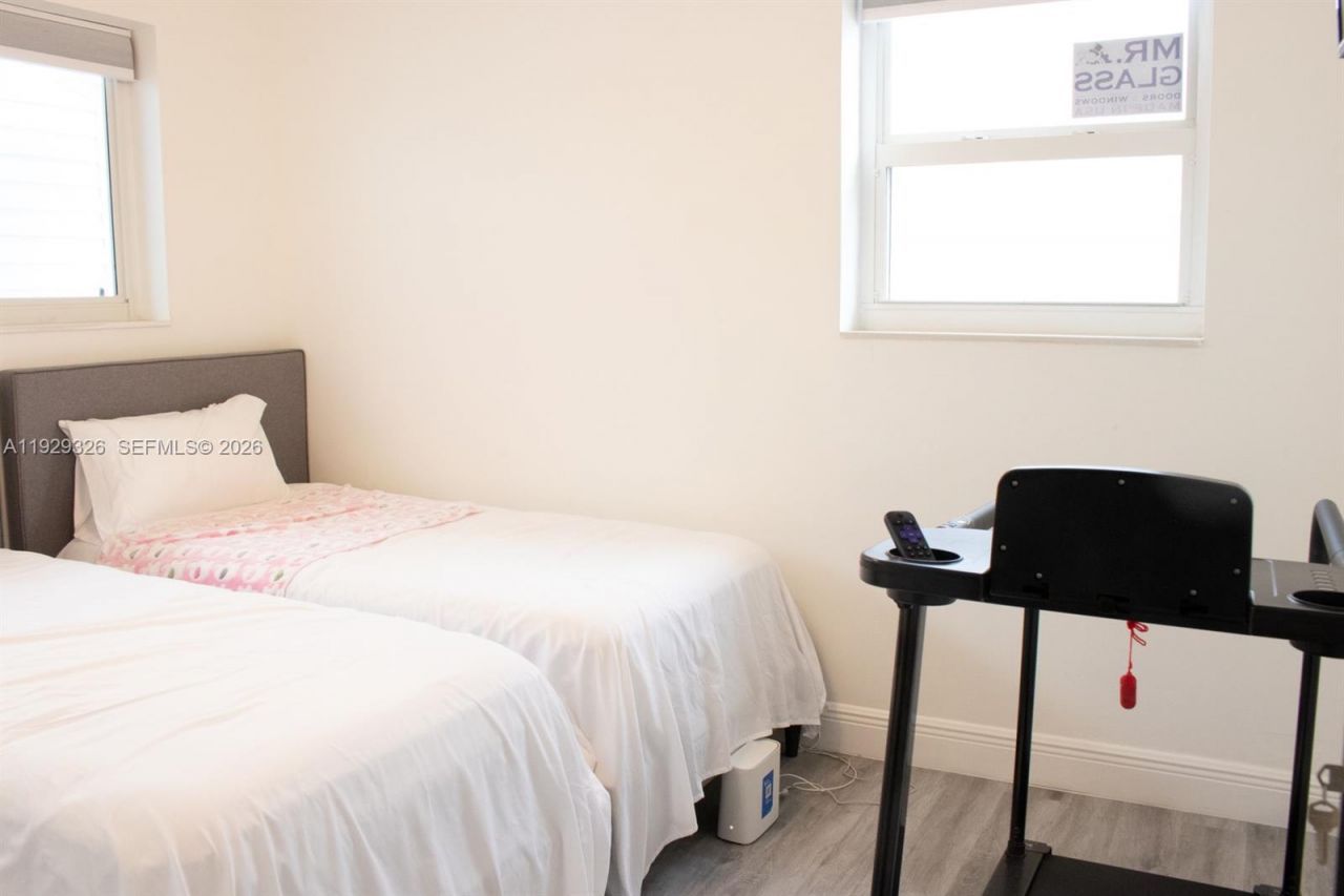 8781 Johnson St, Pembroke Pines, FL 33024 Photo