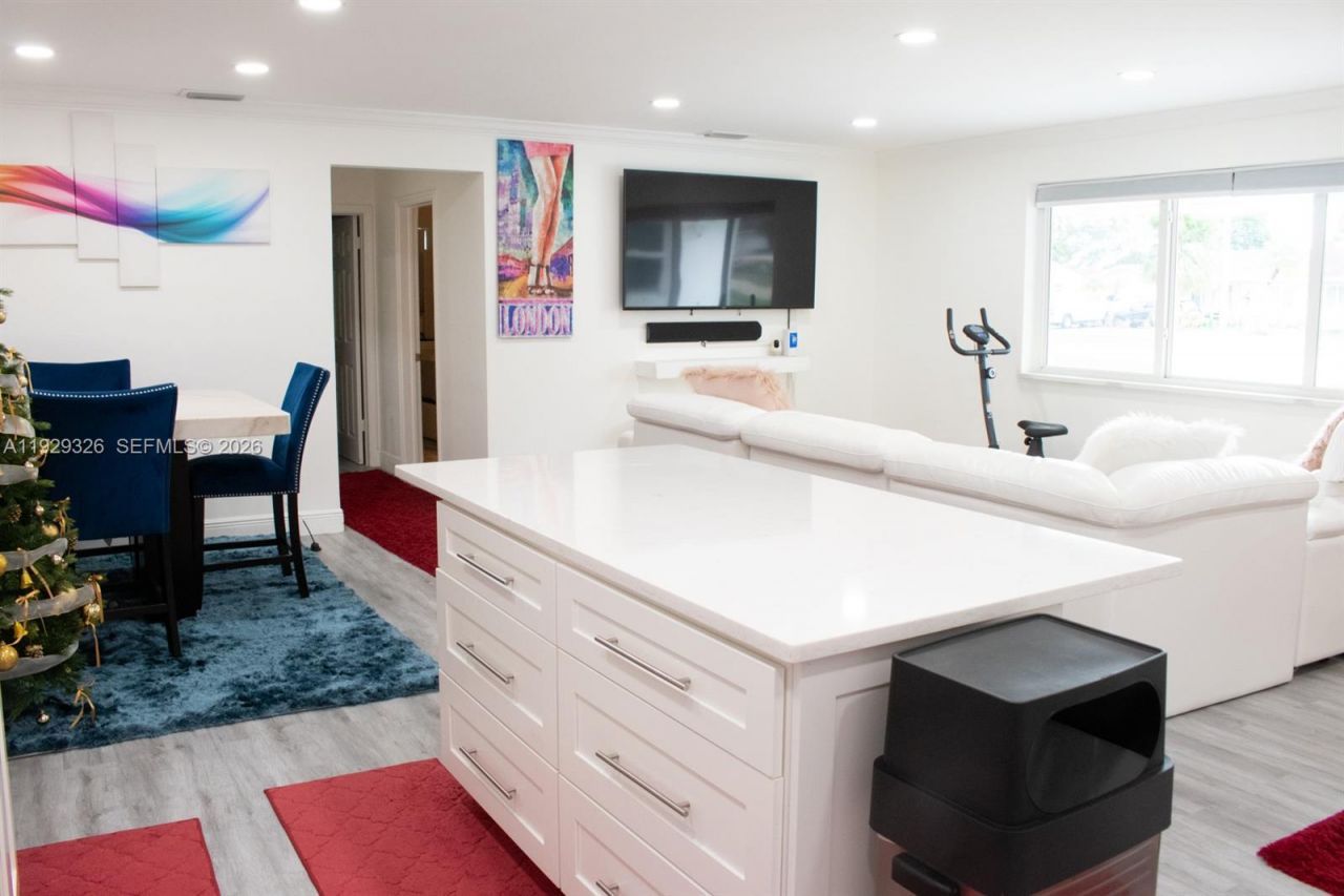 8781 Johnson St, Pembroke Pines, FL 33024 Photo