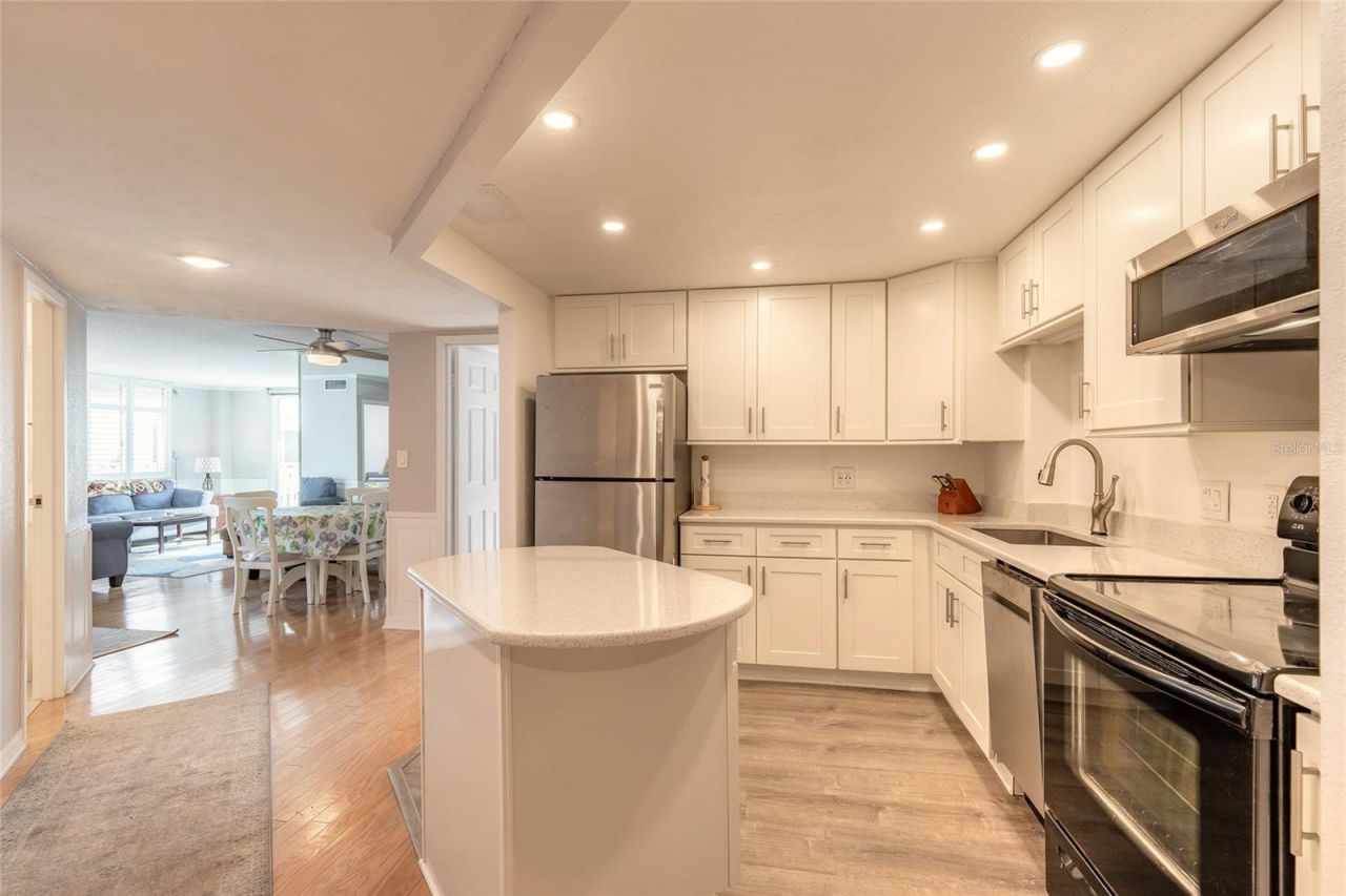 935 N Halifax Avenue, Unit 106, Daytona Beach, FL 32118 Photo