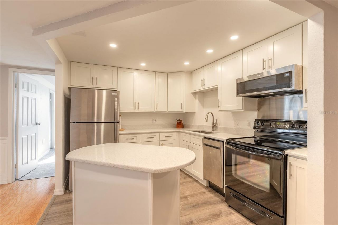 935 N Halifax Avenue, Unit 106, Daytona Beach, FL 32118 Photo