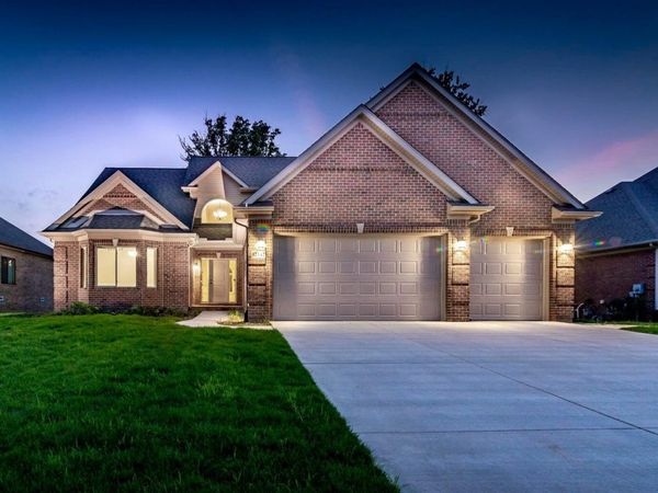 8136 Hunters Ridge Drive, Newport, MI 48166