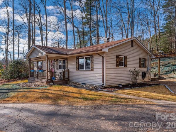2746 Turnpike Road, Horse Shoe, NC 28742