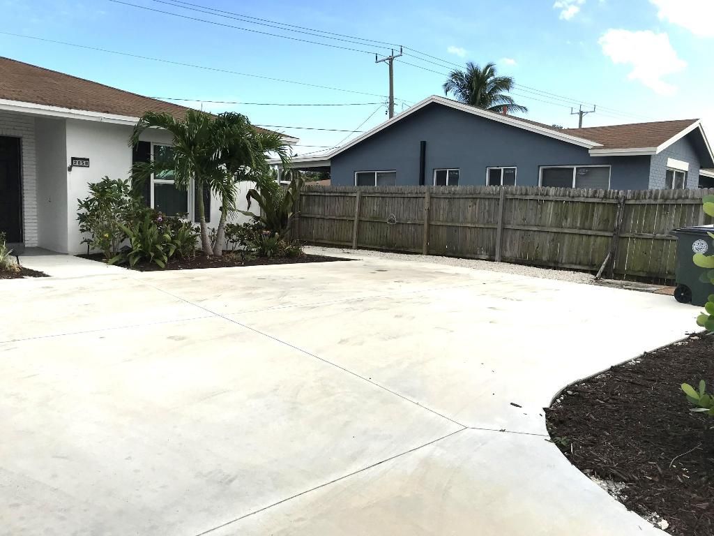 2858 N Dixie Highway, Boca Raton, FL 33431 Photo