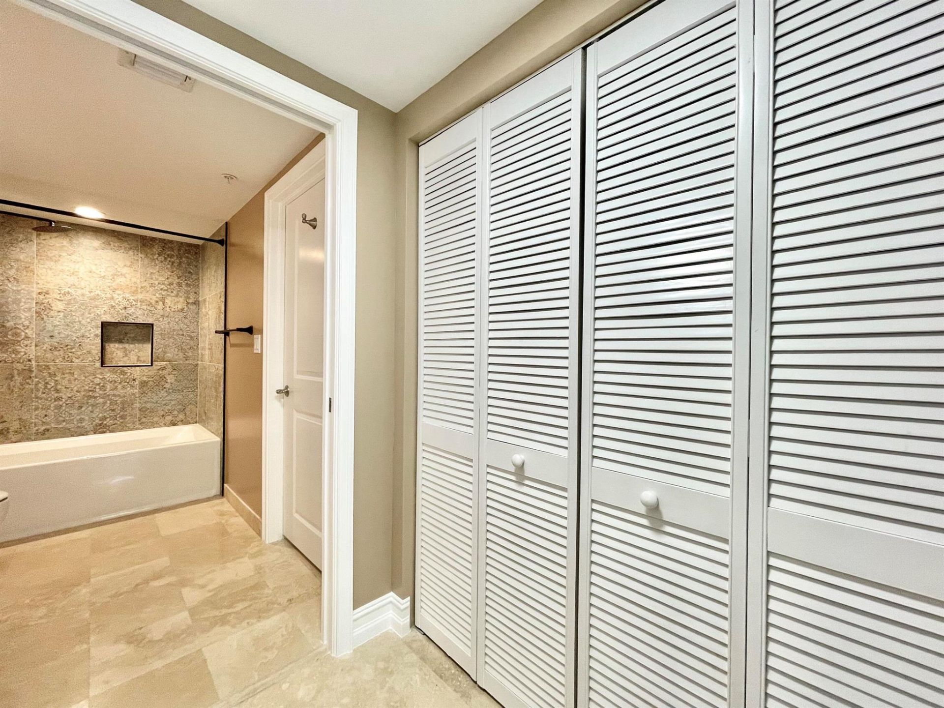 99 SE Mizner Boulevard, Unit 736, Boca Raton, FL 33432 Photo