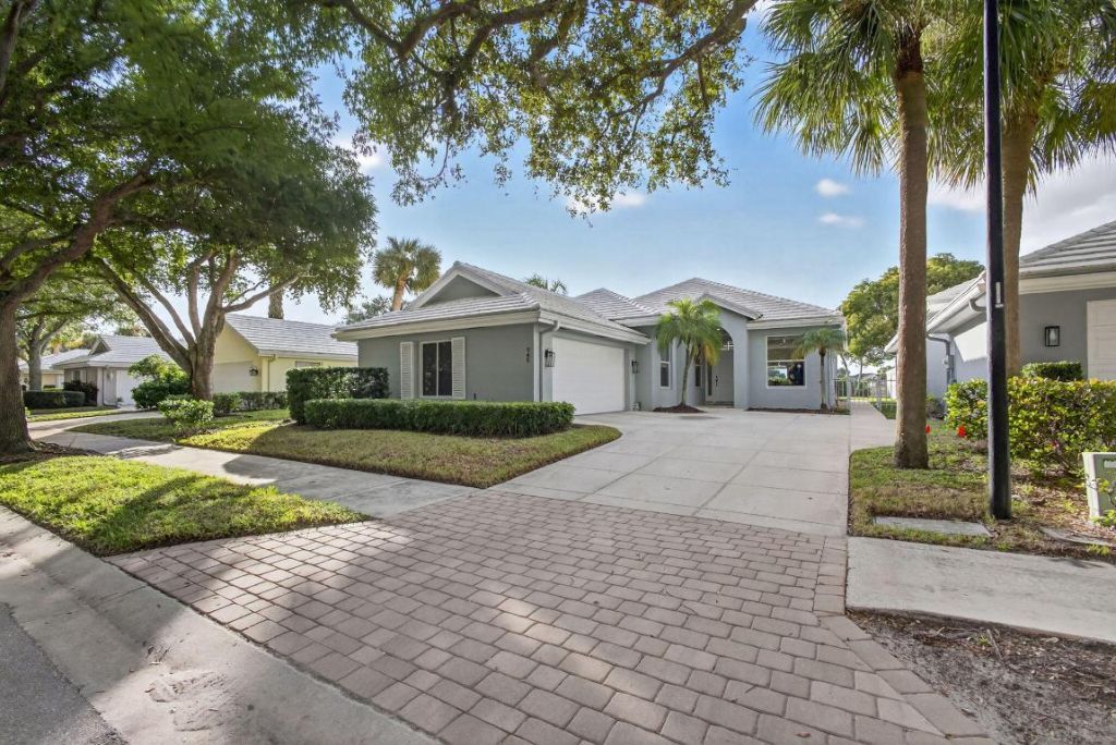 945 Bear Island Circle, West Palm Beach, FL 33409 Photo