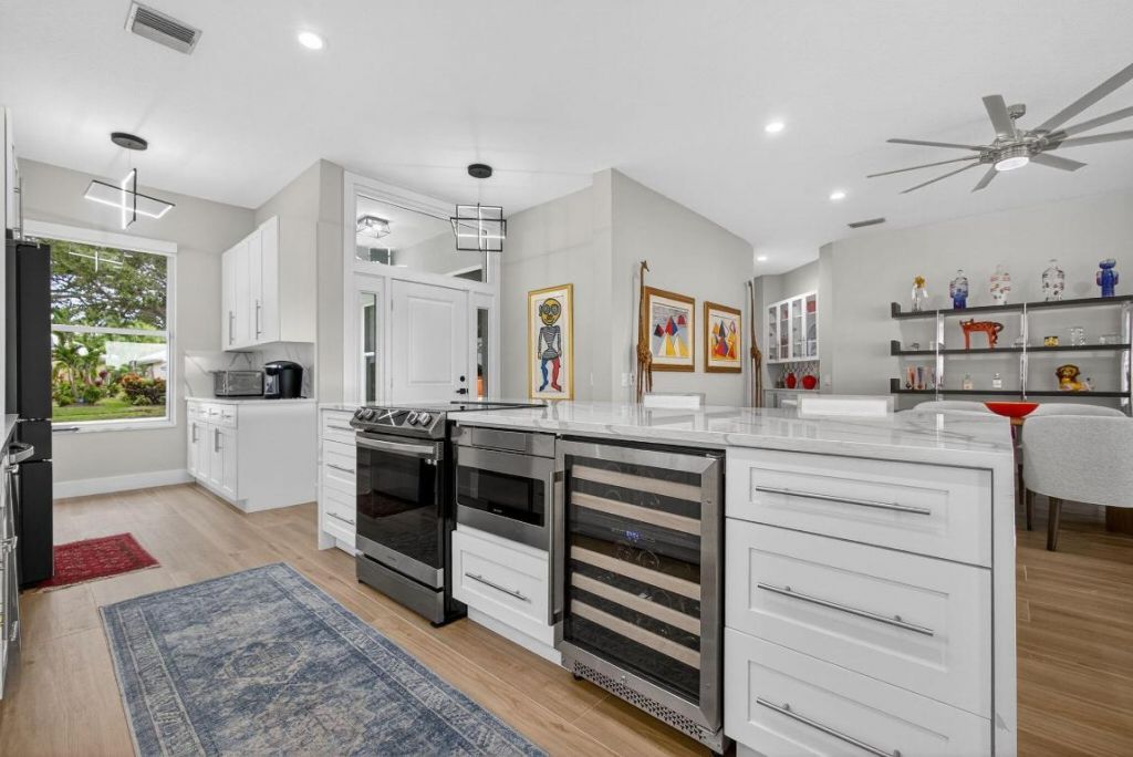 945 Bear Island Circle, West Palm Beach, FL 33409 Photo