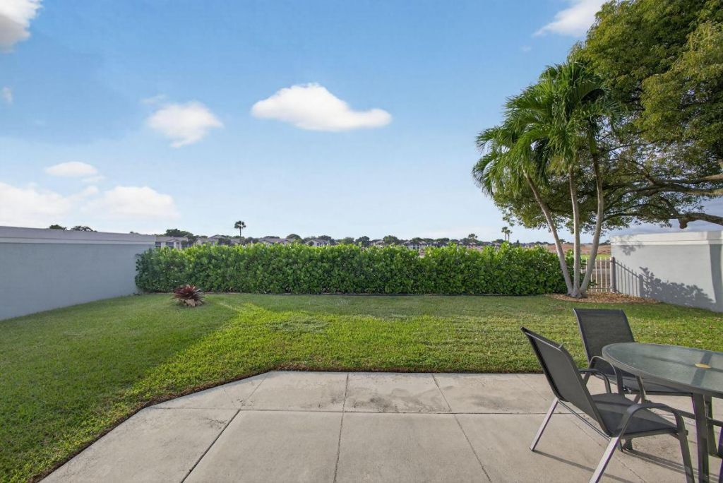 945 Bear Island Circle, West Palm Beach, FL 33409 Photo