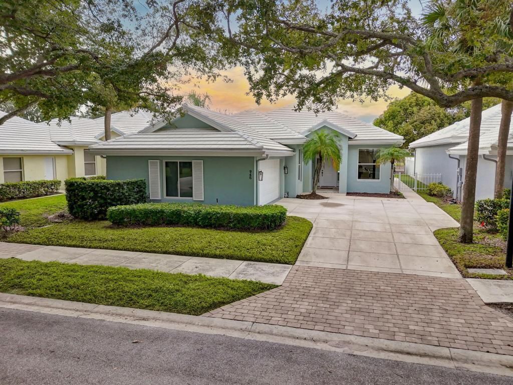 945 Bear Island Circle, West Palm Beach, FL 33409 Photo