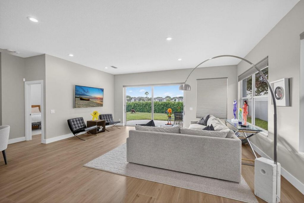 945 Bear Island Circle, West Palm Beach, FL 33409 Photo