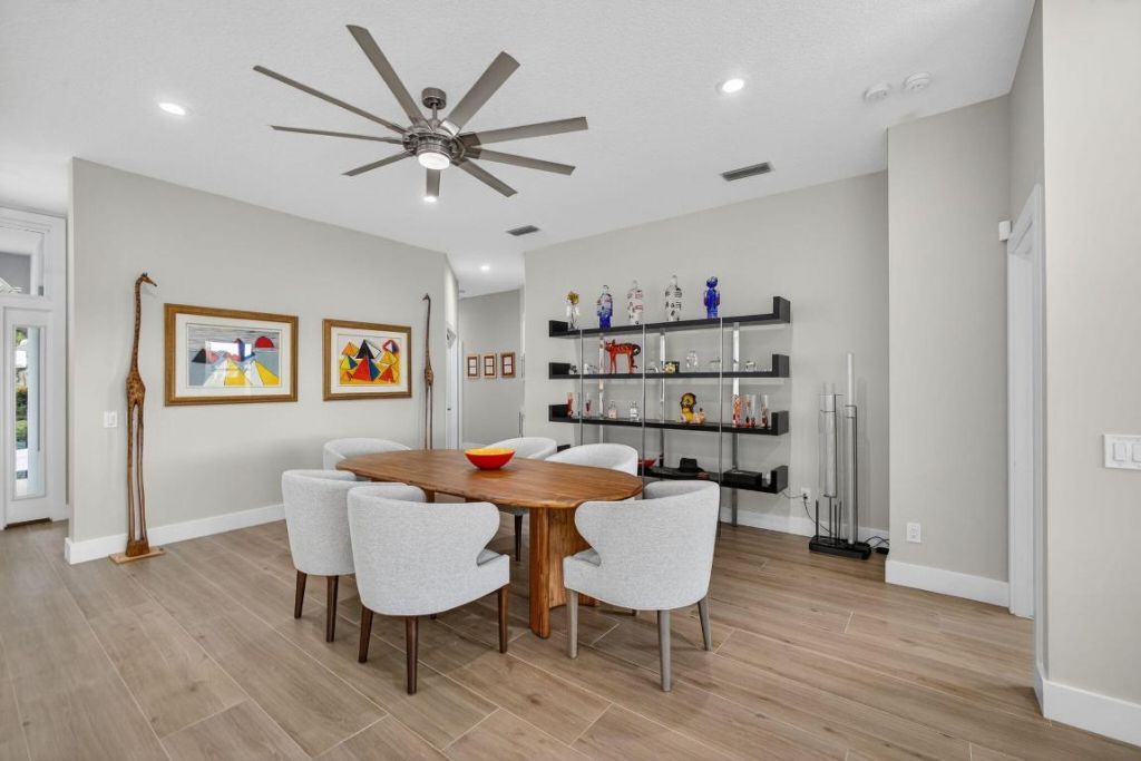 945 Bear Island Circle, West Palm Beach, FL 33409 Photo