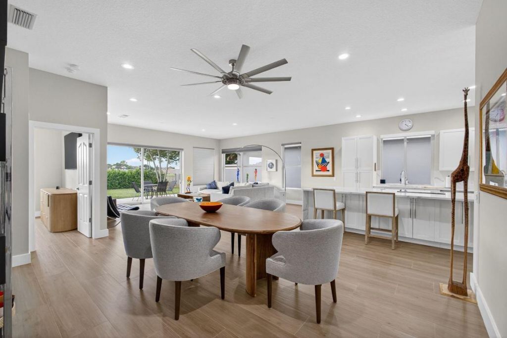 945 Bear Island Circle, West Palm Beach, FL 33409 Photo