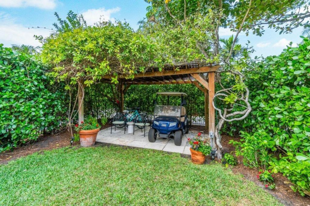 210 Debra Lane, Palm Beach, FL 33480 Photo