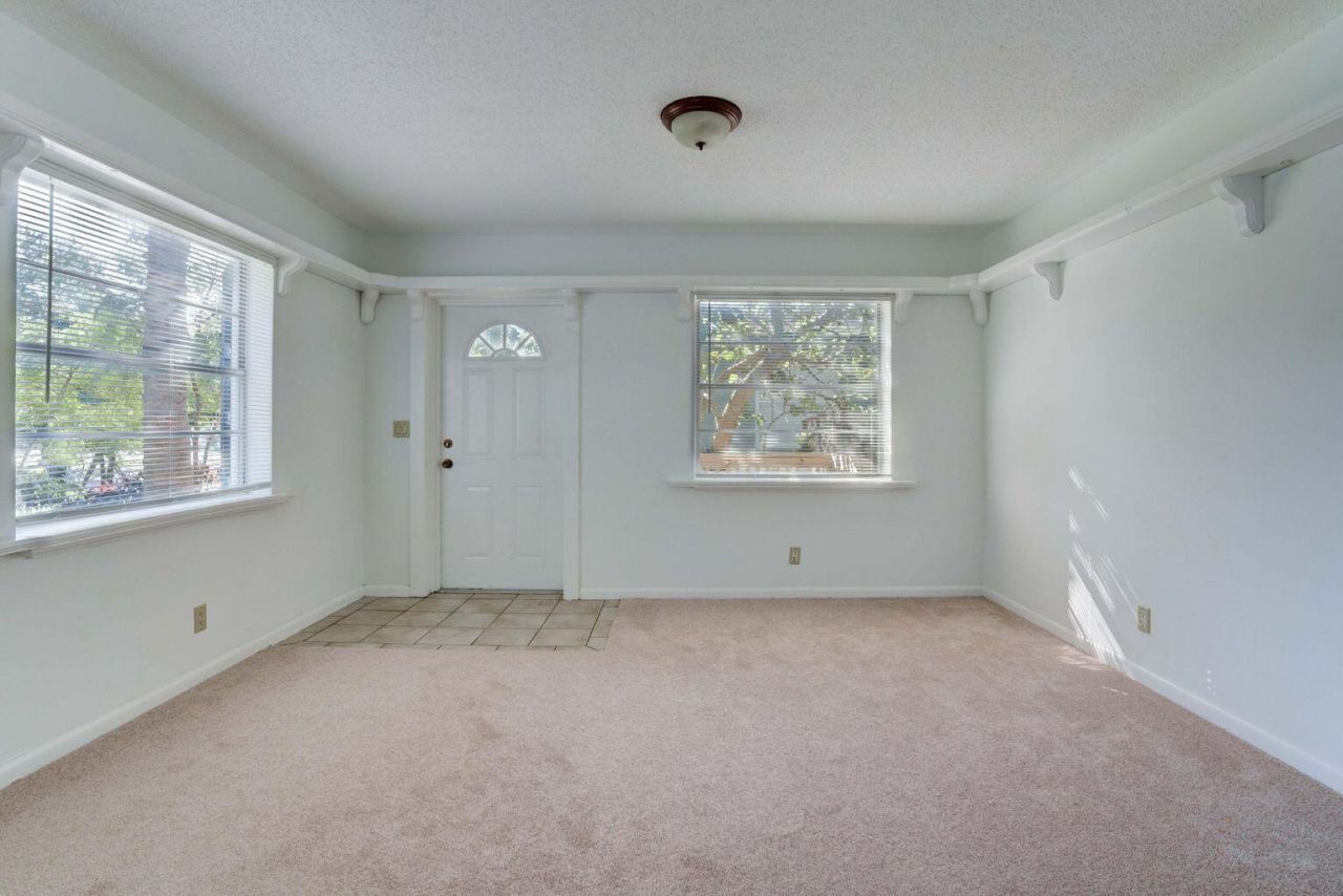 700 N Hepburn Avenue N, Jupiter, FL 33458 Photo