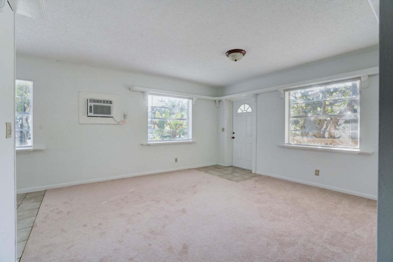 700 N Hepburn Avenue N, Jupiter, FL 33458 Photo