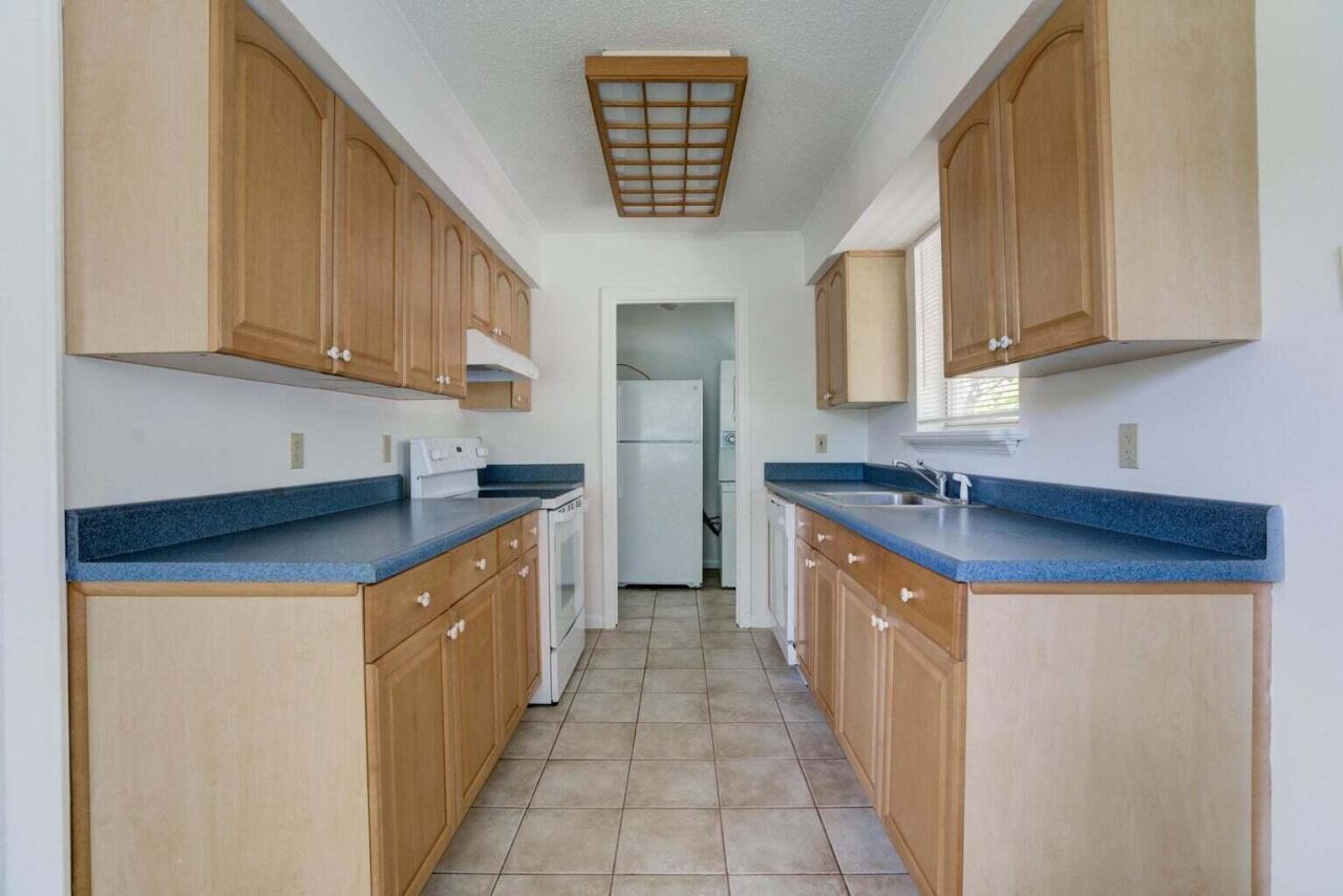 700 N Hepburn Avenue N, Jupiter, FL 33458 Photo