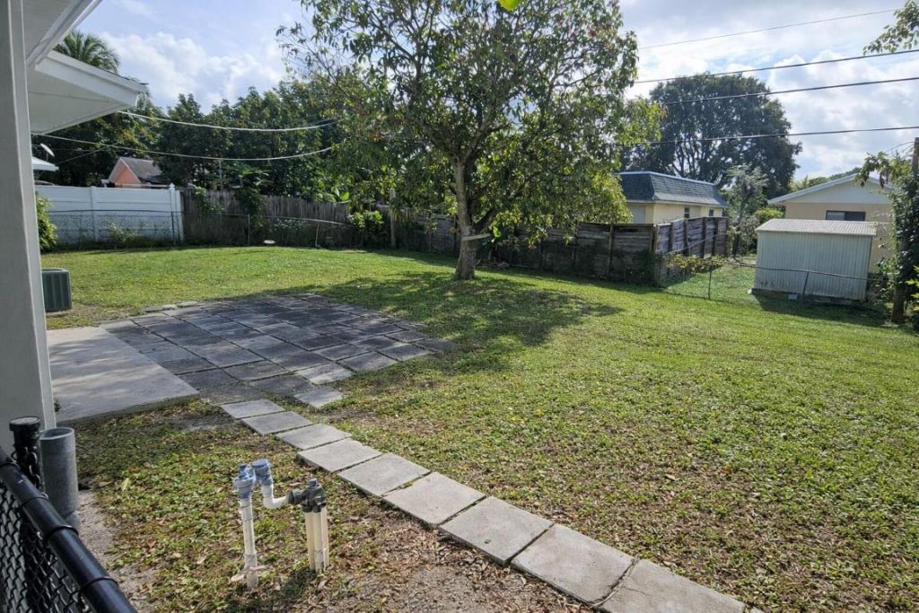 1626 43rd Street, West Palm Beach, FL 33407 Photo