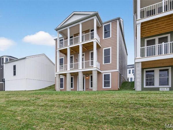 206 Marais Temps Clair Way, St Charles, MO 63301