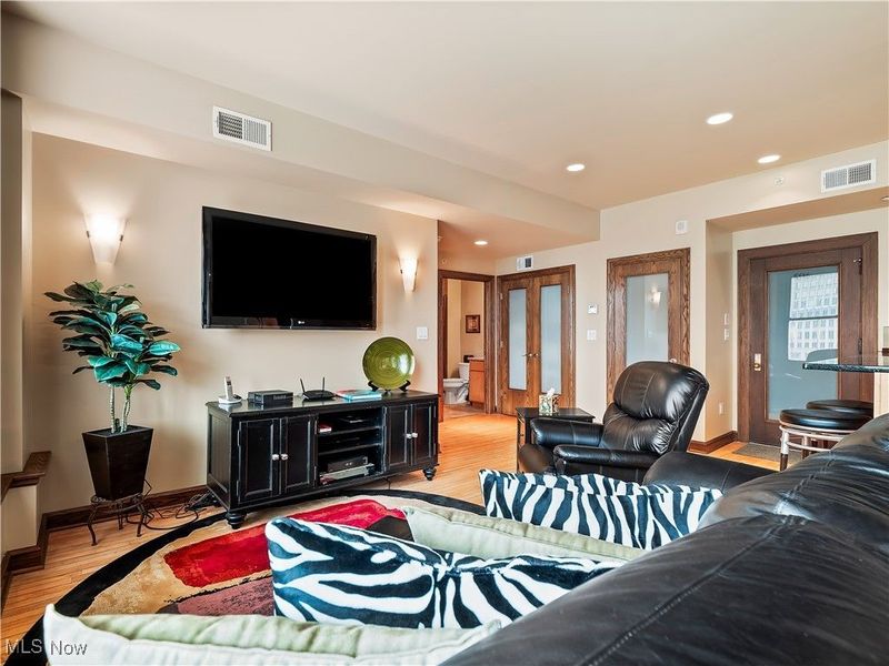 140 Public Square, Unit 402, Cleveland, OH 44114 Photo 9