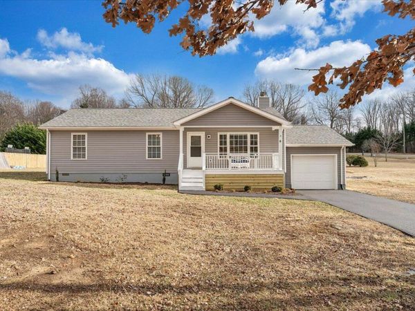 44 Strawberry Banks DR, Moneta, VA 24121