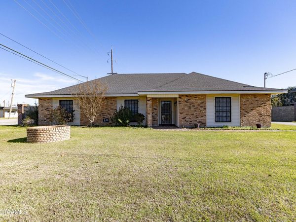 1000 Robert Lee Circle, Lafayette, LA 70506