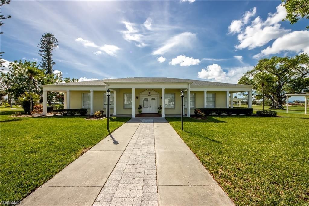 6992 Edgewater Cir, Fort Myers, FL 33919 Photo